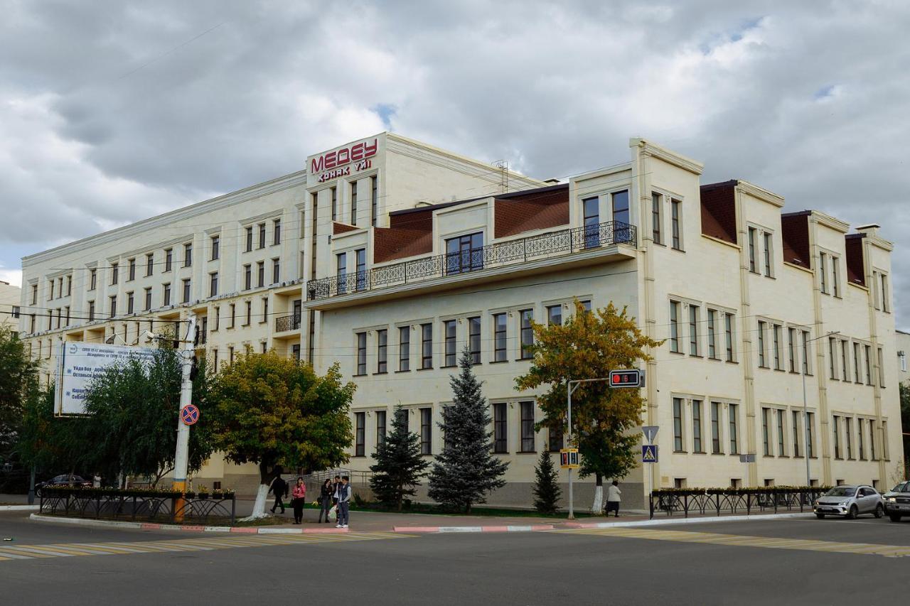 Medeu Hotel Kostanay Eksteriør billede