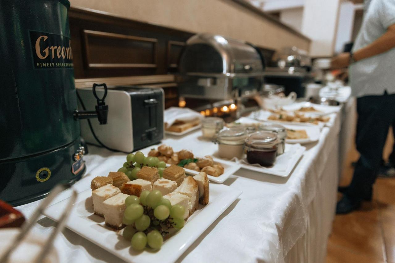 Medeu Hotel Kostanay Eksteriør billede